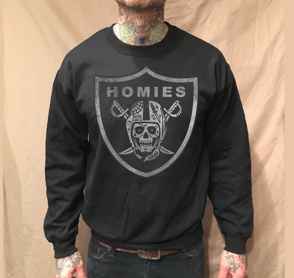 SKULL HOMIES ON BLACK SWEATER - cristocatofficial