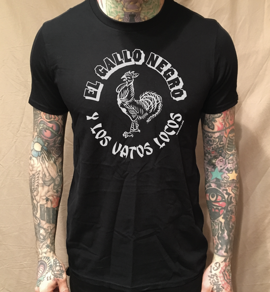 EL GALLO NEGRO BLACK TEE - cristocatofficial