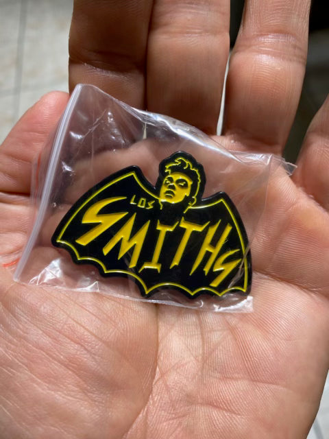 LOS SMITHS - BATMAN SYMBOL - ENAMEL PIN - cristocatofficial