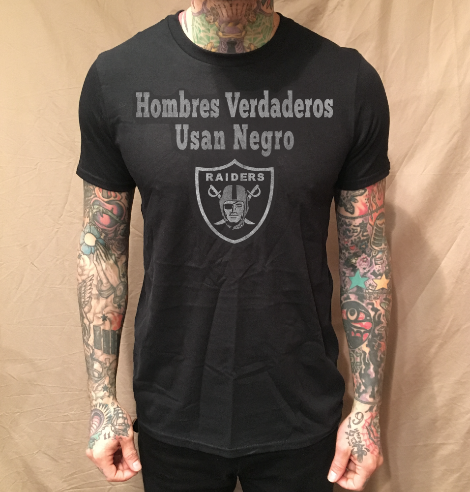 RAIDERS HOMBRES VERDADEROS USAN NEGRO  BLACK TEE - cristocatofficial