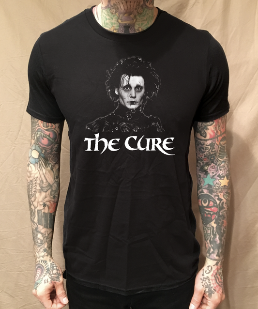 EDWARD SCISSORHANDS CURE BLACK TEE - cristocatofficial