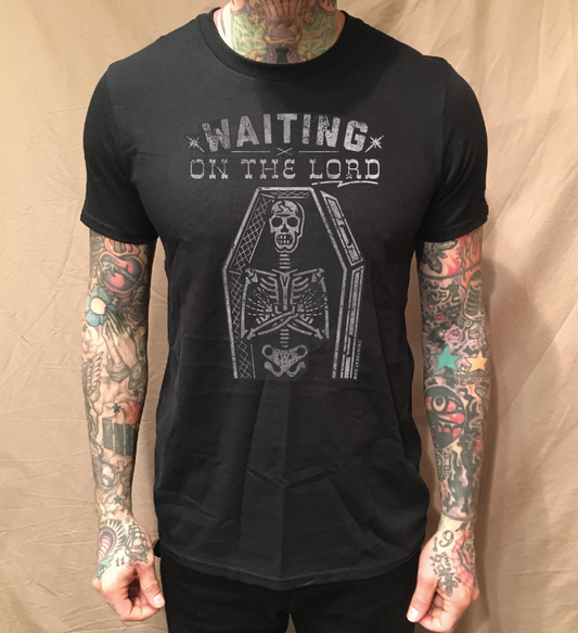 WAITING ON THE LORD BLACK TEE - cristocatofficial