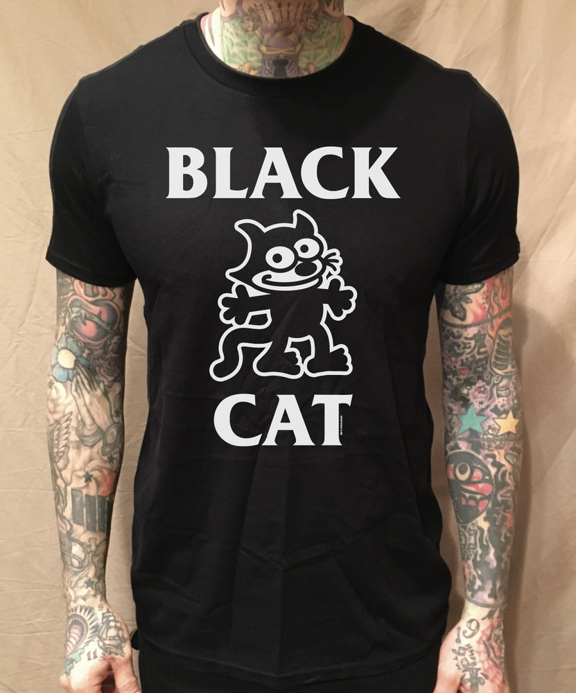 BLACK CAT ON BLACK TEE - cristocatofficial